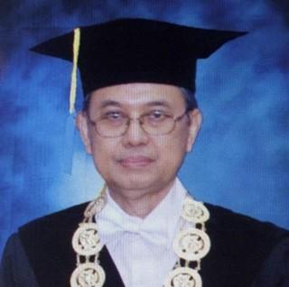 Prof. Dr. H. Fasichul Lisan, Apt.