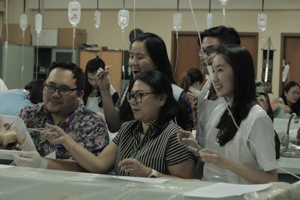 universitas swasta terbaik di surabaya