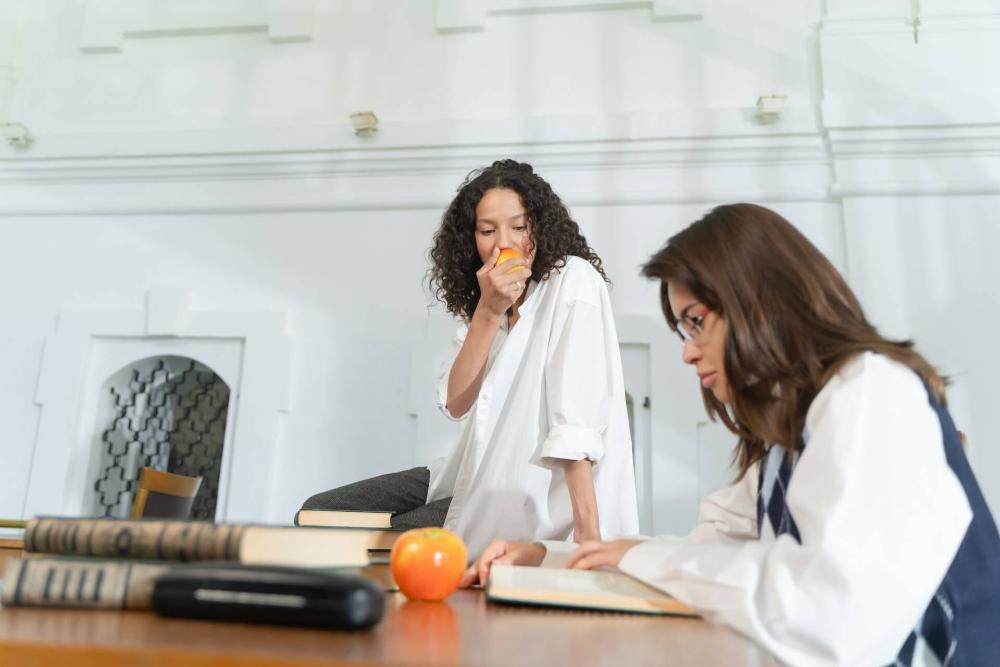 perbedaan kelas reguler dan internasional