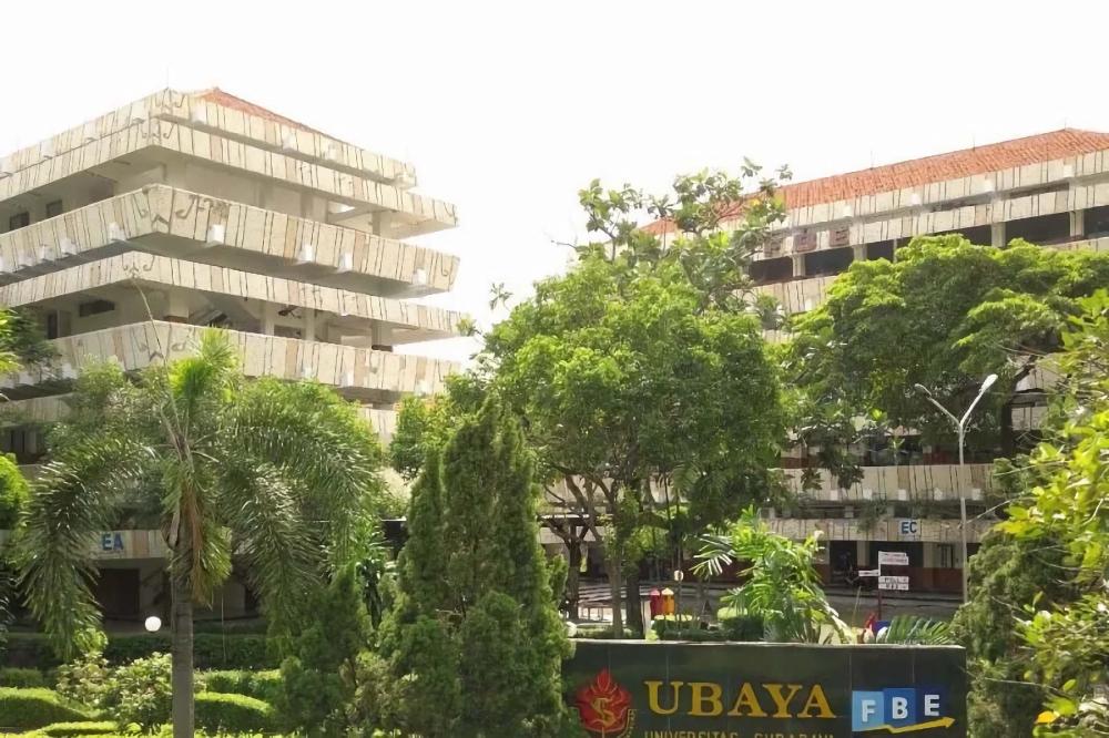 universitas swasta di surabaya