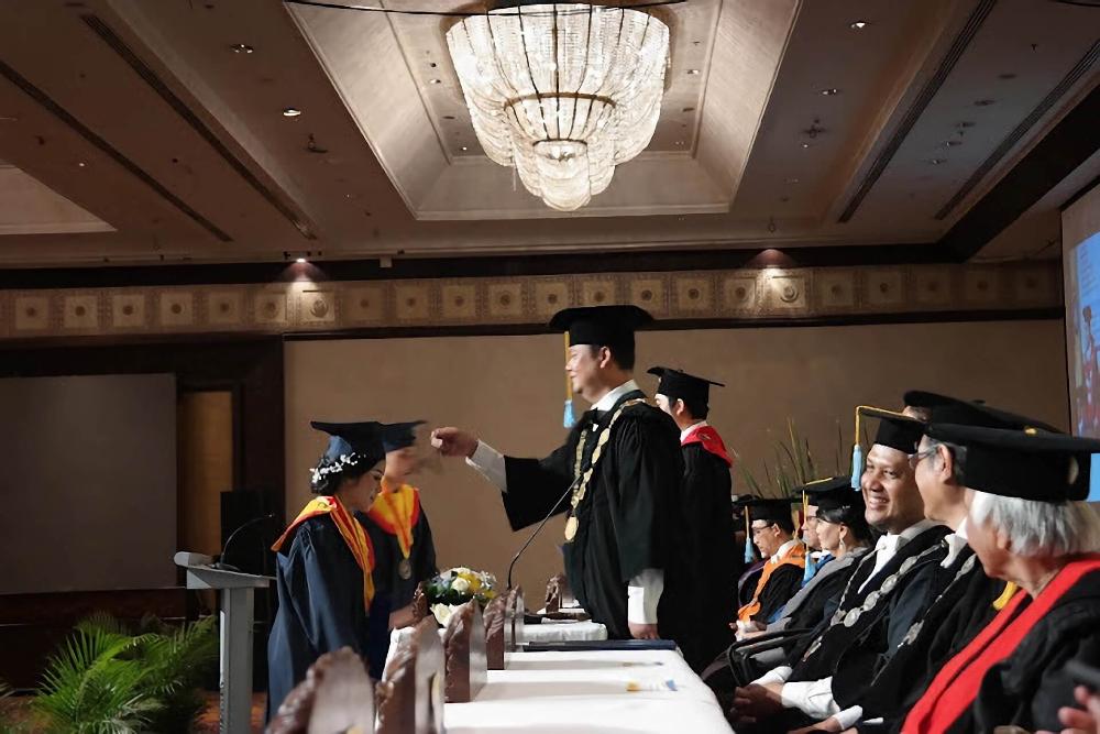 kampus swasta di surabaya