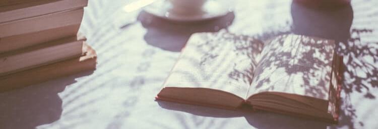 Contoh Resensi Buku Terbaru 2021 Mulai Fiksi Sampai Pengetahuan Aku Pintar