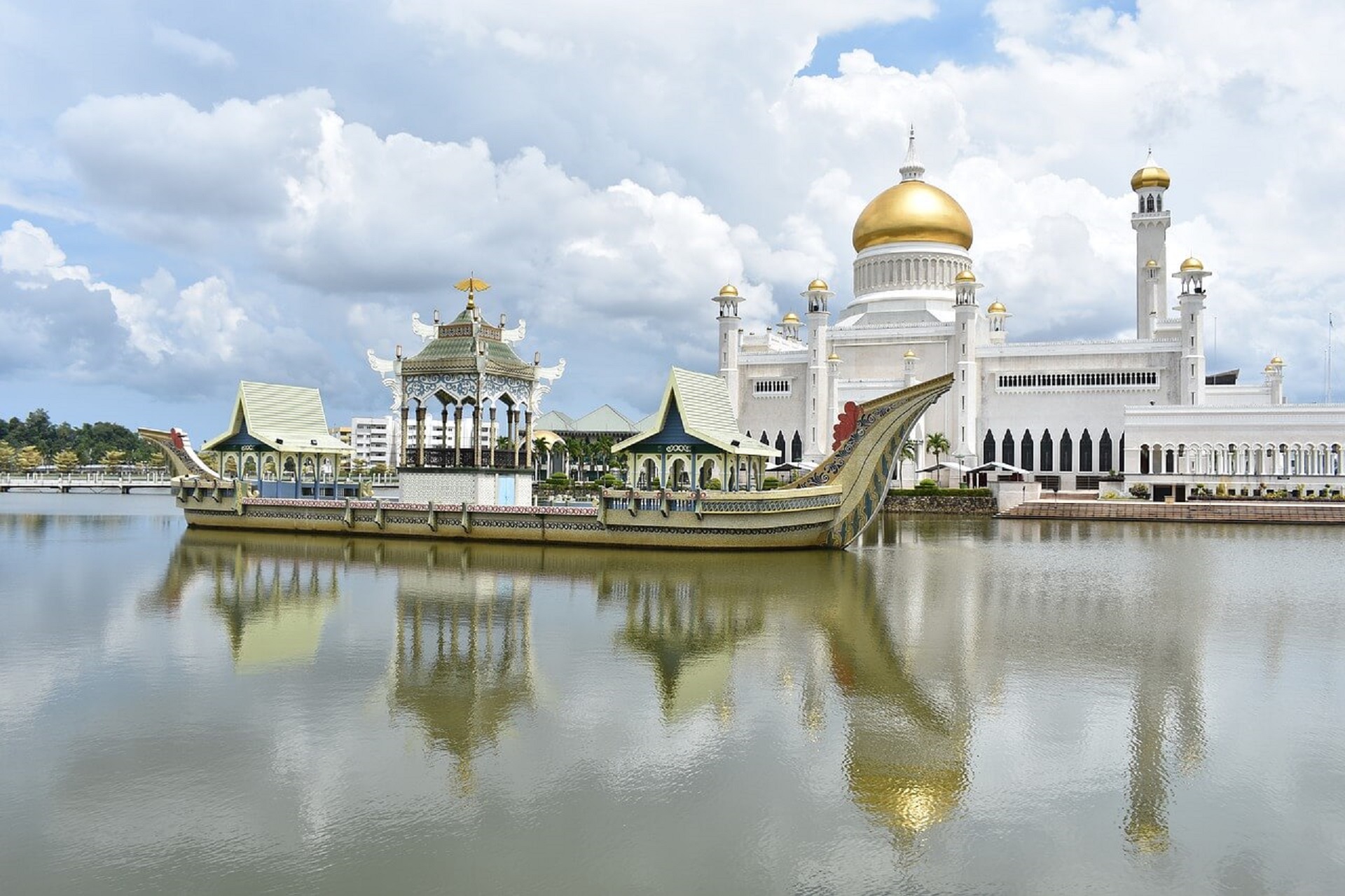 Brunei darussalam bergabung menjadi anggota asean pada tanggal