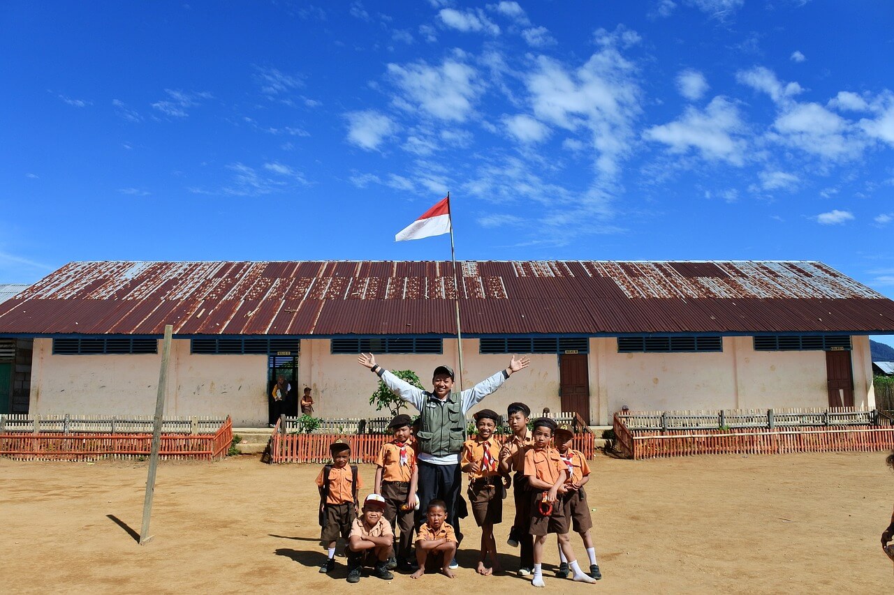 Guru penggerak adalah